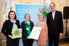 Für hervorragende Bildungsarbeit in den Bereichen Umwelt- und Klimaschutz zeichneten Nachhaltigkeitsministerin Elisabeth Köstinger und Bildungsminister Heinz Faßmann 37 heimische Schulen sowie einen Kindergarten mit dem Österreichischen Umweltzeichen aus. Im Bild: Bundesgymnasium und Bundesrealgymnasium Weiz (Steiermark)